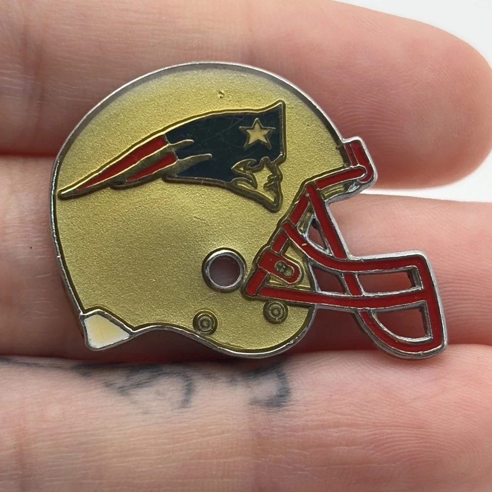 NFL New England Patriots Football Helmet Gold Tone Lapel Hat Pin